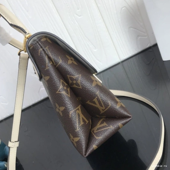 WIS BB LOUIS VUITTON LOCKY 0824
